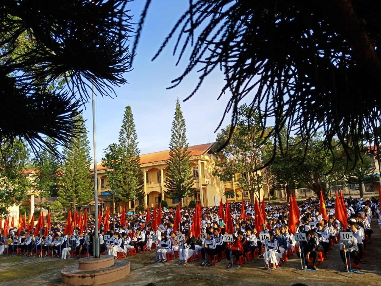 Trường THPT Trần Quốc Toản ( huyện Ea Kar) tổ chức Lễ sơ kết học kì I, năm học 2018 – 2019